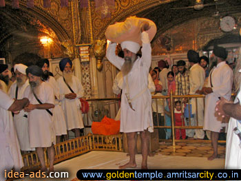 night sewa, ishnaan sewa at golden temple amritsar