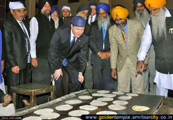 Prime Minister David Cameron visited the free kitchens india golden temple